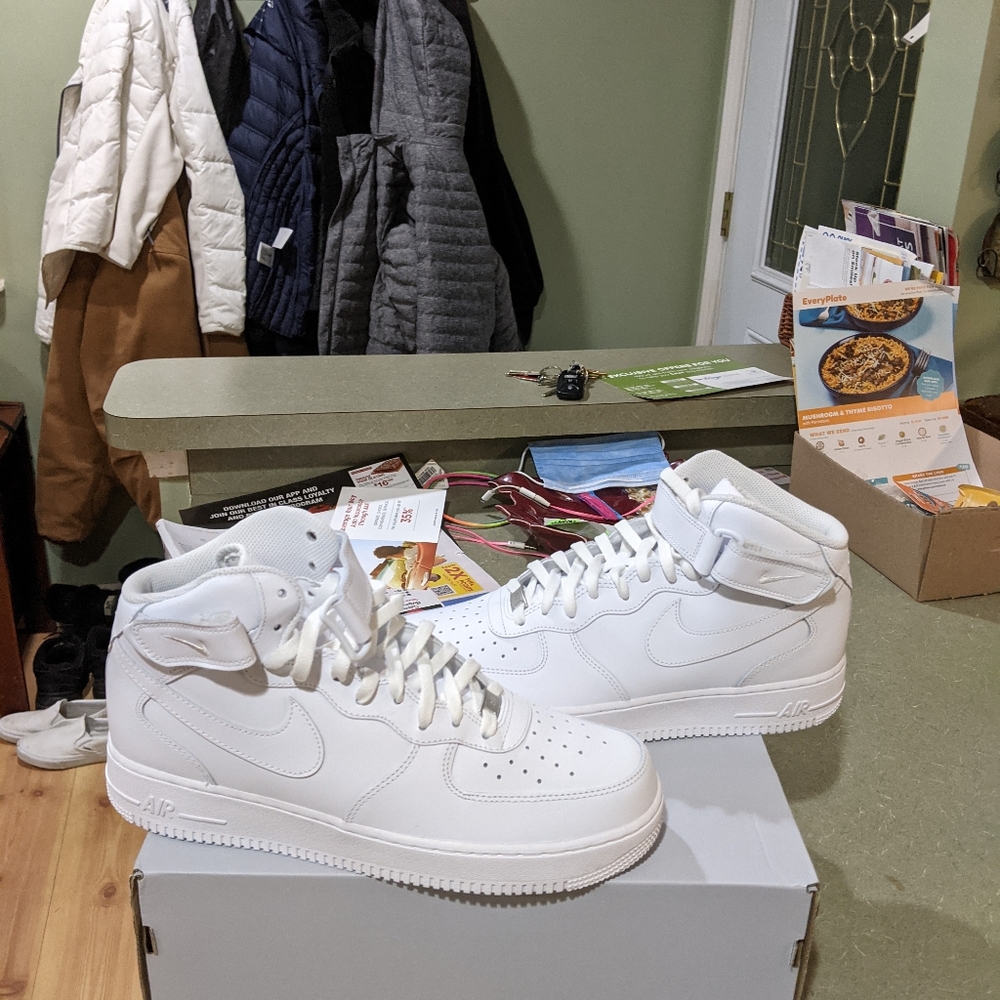 Men's Nike Air Force 1's 07 Mid